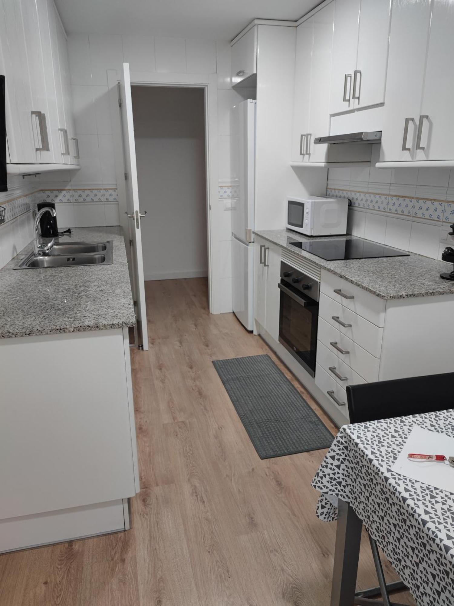 Apartamento Completo Muy Cerca Del Centro Ideal Para Familias Con Piscina Figueres  Exterior photo